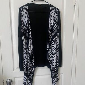 Black and White Geometric Pattern Women's Sweater Cardigan
